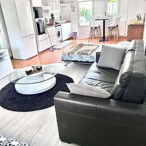 https://la-perle-1.fr-paris.fr
